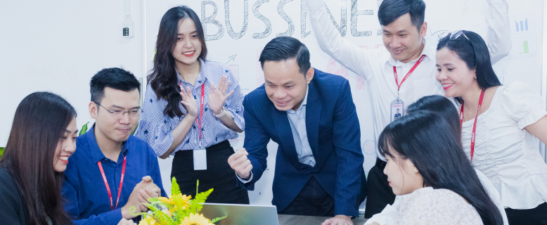 Tập thể nhân viên Mắt Bão