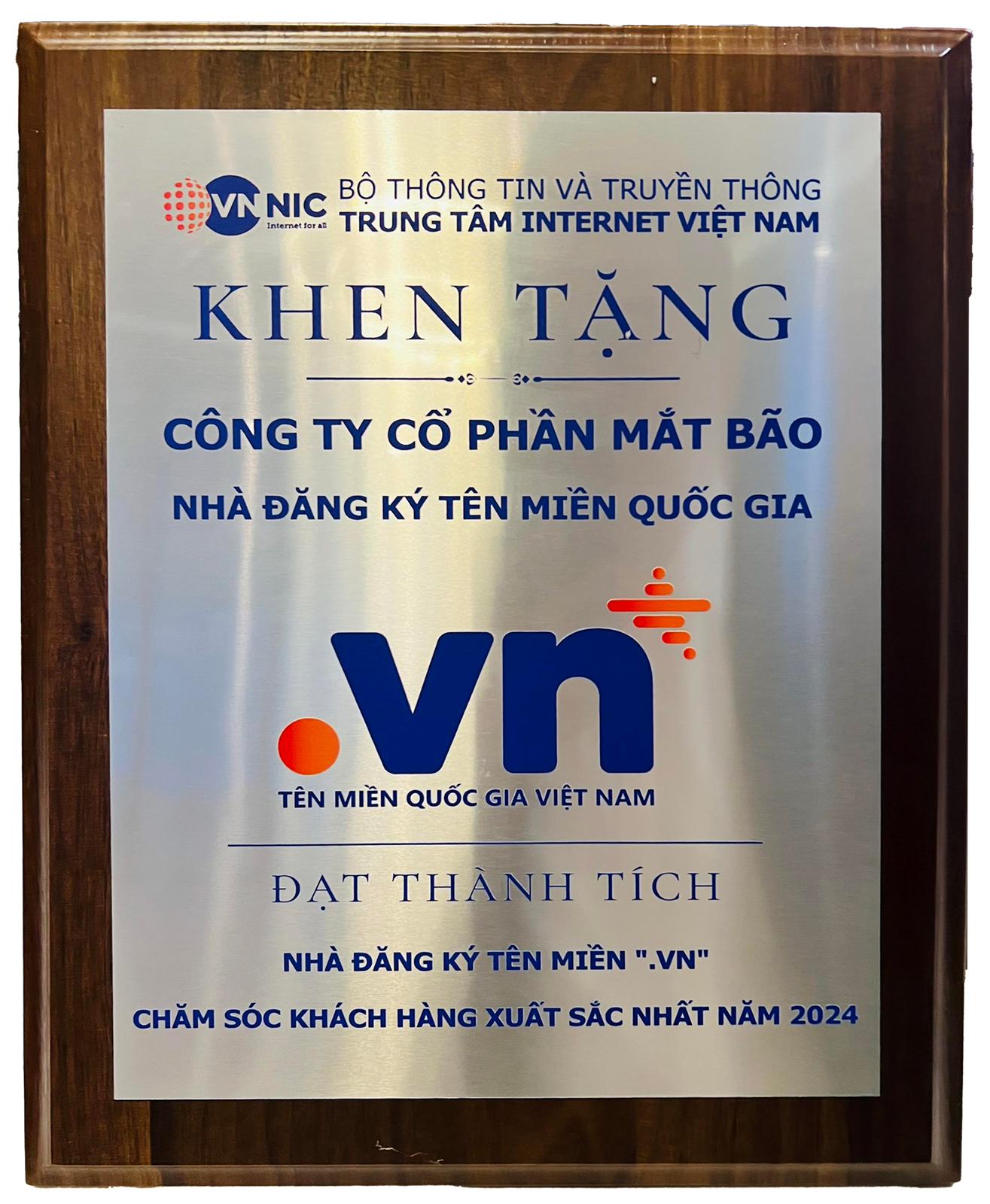 Nhà đăng ký tên miền “.vn” chăm sóc khách hàng tốt nhất 02 năm liên tiếp.