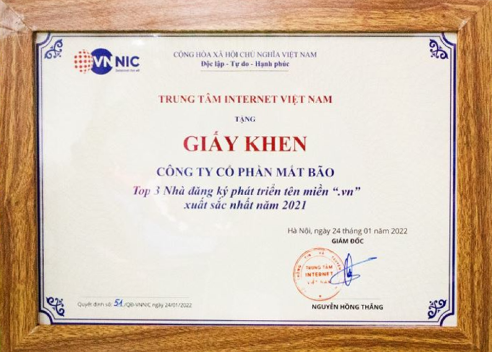 Giấy khen TOP 3 nhà đăng ký phát triển tên miền .VN xuất sắc nhất.