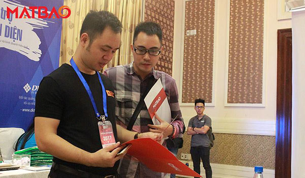mat-bao-tai-vietnam-web-summit-2017_0001_24232543_1727784710587323_2473869830813883451_n.jpg mat-bao-tai-vietnam-web-summit-2017_0001_24232543_1727784710587323_2473869830813883451_n.jpg